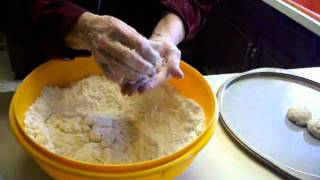 How to Make Mommas Homemade Biscuits [upl. by Bbor531]