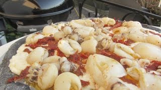 Recette de pizza en noir et blanc à lencre de seiche au barbecue [upl. by Alil]