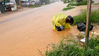 Unclogging Drain On Street Removal With Lots Of Debris Stuck In Drain During Heavy Rain [upl. by Assetniuq]