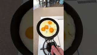 SAVED THE 4 EGG FLIP  Professional Egg Flip  Gordan Ramsey Egg Flip No Spill Egg Flip Skill [upl. by Pantia]