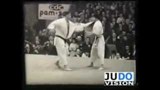 JUDO 1961 World Championships Koji Sone 曽根 康治 JPN  Anton Geesink NED [upl. by Foy]