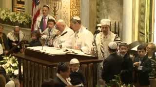 Yom Kippur Finale  Cantor Azi Schwartz at Park Avenue Synagogue 2014 [upl. by Pirbhai888]