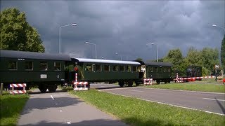 Spoorwegovergang Hoorn  Dutch railroad crossing [upl. by Jock]