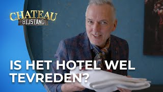 Martien is KAMERMEISJE in HOTEL 😂  Chateau Bijstand [upl. by Justinian527]