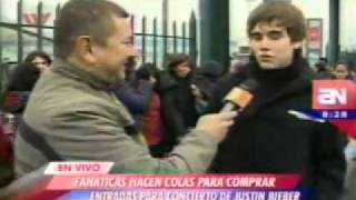 JUSTIN BIEBER PERUANO en la venta de entradas de justin bieber en peru america TV [upl. by Aikan]