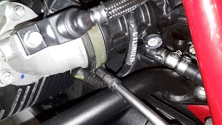 Moto Guzzi V85 TT – Replacing Original Hose Clamps on Throttle Body Hose [upl. by Adrienne]