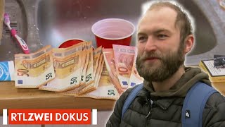 quotIch lasse mich von der Arbeiterklasse finanzierenquot  Armes Deutschland  RTL ZWEI DOKUS [upl. by Dich]