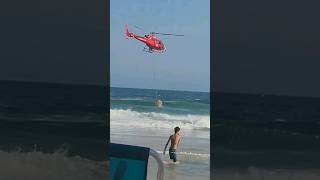 Bombeiros GuardaVidas resgataram 12 banhistas na praia do Leme bombeiros guardavidas rj [upl. by Elleuqram]