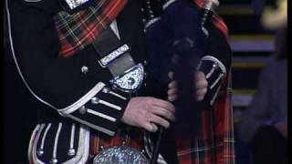 The Strathclyde Police Pipe Band  Musikschau der Nationen 2004 [upl. by Rozele]