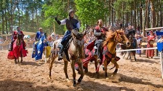 Mittelalterliches Ritterturnier mit edlen Pferden auf Burg Hilpoltstein [upl. by Aihsenrad]