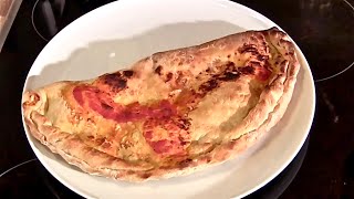 Pizza CalzonePizzataschenselber machenwie aus der PizzeriaCalzone [upl. by Hpotsirhc]