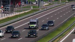 Autobahnpolizei Holzkirchen bei München klärt über Rettungsgasse auf [upl. by Nepets]