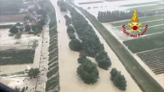 Maltempo alluvione in Romagna salvataggi con gli elicotteri [upl. by Eislehc]