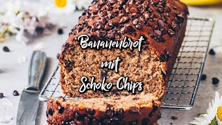 Bananenbrot mit SchokoChips Veganer Kuchen  Rezept [upl. by Finbar]