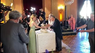 Lugner Hochzeit Das Anschneiden der Hochzeitstorte [upl. by Nevin936]