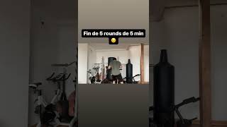 Boxe entraînement  dernière minute de 5 rounds de 5 min 😴😩🥊 [upl. by Atinihs703]