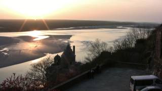 Mont Saint Michel marée montante coucher de soleil [upl. by Kcirrem]