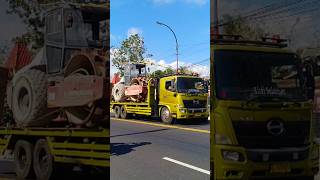 TRUK HINO TRONTON TOWING MUATAN ALAT BERAT VIBRO PEMADAT TANAH shorts trending subscribe [upl. by Dlared]