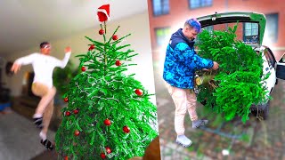 IN DE KERSTBOOM SPRINGEN 😂 2706 [upl. by Nahsaj672]