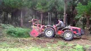 Tractor Antonio Carraro modelo TRH 9400 en faenas de limpieza de bosques para la prevención de incendios  Curanilahue  Octava Región Chile [upl. by Caresa]