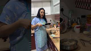 Cooker maadipooyindhi 😂😂 telugushorts food bezawadabebakka funnyvideos babyakka telugufunny [upl. by Kaete]