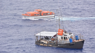 Dramatische Rettung MS ALBATROS rettet 6 Fischer aus Tonga  Phoenix Reisen Exklusiv Video [upl. by Aihsenor619]