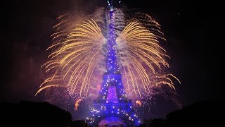 La Fête nationale française  Paris  Tour Eiffel  14 juillet 2017 Feu dartifice [upl. by Downing888]