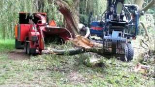 morbark model 2400XL hurricane woodchipper [upl. by Gnohc]