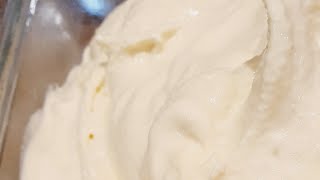 Easy whipped cream frosting [upl. by Artsa]