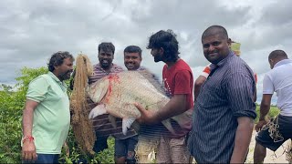 ఒక్కొక్క బొచ్చే 15kg లుంది చేపల జాతర నడుస్తుంది మామ bros Greatest Catla Fishing Video [upl. by Eannaj]