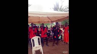 Confuser j acha vinywa wazi watu chumani akiimba na band yake [upl. by Aicila]