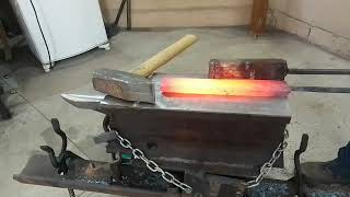 CUTELARIA  Forjando aço damasco na marreta  Hand forging Damascus steel   Bladesmith 01 [upl. by Trilby]