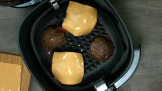 Philips Airfryer  Saftiga hamburgare [upl. by Anselmi410]