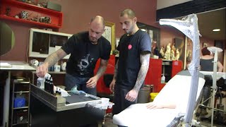 La reconversion professionnelle de Yann dans le tatouage [upl. by Deraj854]