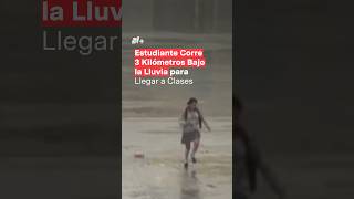 Estudiante corre 3 kilómetros bajo la lluvia para llegar a clases en Torreón  N Shorts [upl. by Irahs50]