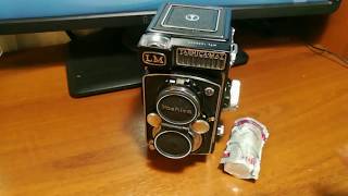 Yashica mat LM 6x6 TLR film camera [upl. by Cirderf]