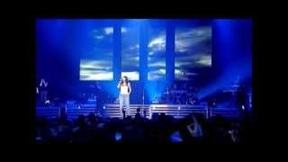 Laura Pausini  Tra Te e Il Mare Live in Paris 05 [upl. by Nanah]