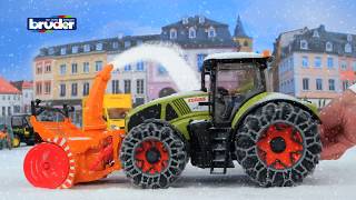 Claas Axion 950 mit Schneeketten und Schneefräse  03017  Bruder Spielwaren [upl. by Ahsiekat]