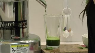 How to Juice Spinach Leaves amp Stems  Healthy Drink Ideas [upl. by Clarisse]