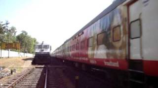 Indian Railways12431 TVC Rajdhani express overtakes the 10104 Mandovi express in full glory [upl. by Nolte]