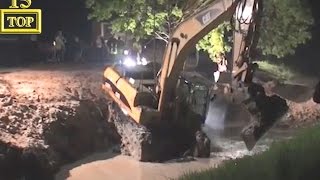 Top 15 Crazy Excavators Accident  Fail Caught On Tape Compilation 2017 [upl. by Nonregla]