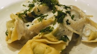 SpinatRicottaTortellini mit HaselnussCognacSauce  VegiTV [upl. by Erle325]