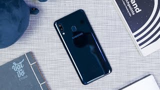 Mở hộp Samsung Galaxy A20 4 triệu màn HD [upl. by Minny]