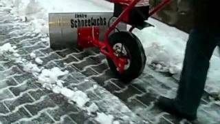 ELEKTRO AKKU Schneeräumer SCHNEEFUCHS SCHNEESCHIEBER mit irrer Schubkraft [upl. by Cima622]