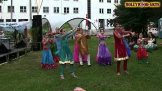 Bollywood Tanz für kinder in Deutschland Bayern Rosenheim Tanzshow Kids Bollywood [upl. by Sorcim151]