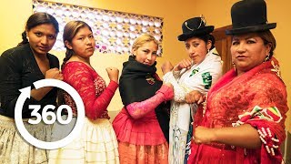 Fight Back with the Cholitas  La Paz Bolivia 360 VR Video  Discovery TRVLR [upl. by Lockhart]