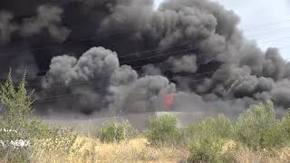 Incendio en una fábrica de piensos en Puigpelat [upl. by Eirrotal148]