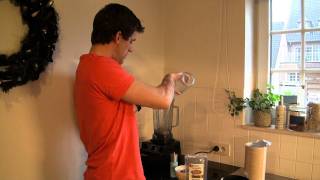 Superfood Smoothie Recept  Hennep zaad bosbessen [upl. by Publus]