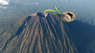 Penampakan Puncak Gunung Agung dari Citra Satelit Perhatikan Lubang Besar Ini [upl. by Artimid]