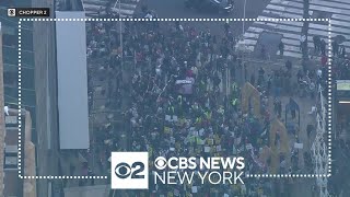 Dual proIsraeli proPalestinian demonstrations form in Times Square [upl. by Roleat]